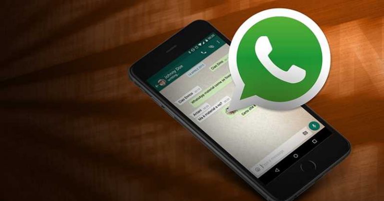 Celular con el logo de Whatsapp y mostrando el error del punto negro en iOS