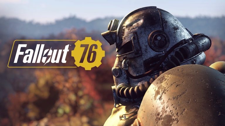 Soldado de Fallout 76 puesto de costa con el banner del videojuego