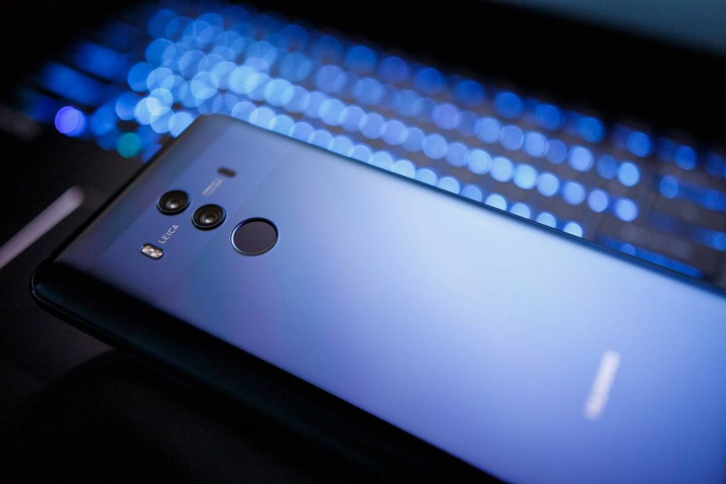 Parte trasera de un Huawei Pmate color azul