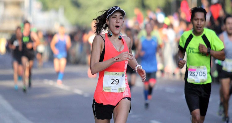 chica corriendo maratón